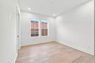 611 E 25th St, Houston, TX 77008 - Photo 28