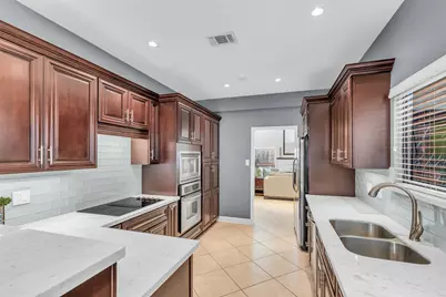 2555 Bering Drive #15, Houston, TX 77057 - Photo 12