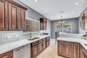 2555 Bering Dr, Houston, TX 77057 - Photo 10