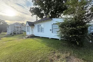 2213 Matthews St, Bay City, TX 77414 - Photo 4