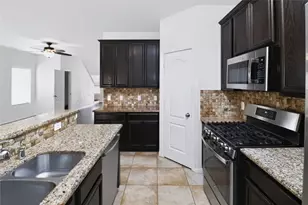 4918 Vista Village Ln, Houston, TX 77092 - Photo 10