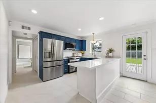 2406 Brooktree Dr, Houston, TX 77008 - Photo 12