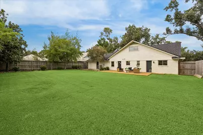 2406 Brooktree Drive, Houston, TX 77008 - Photo 28