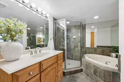 2406 Brooktree Drive, Houston, TX 77008 - Photo 20