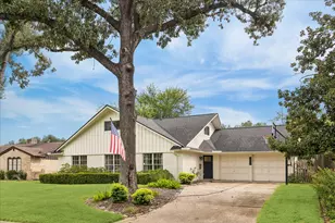 2406 Brooktree Dr, Houston, TX 77008 - Photo 2