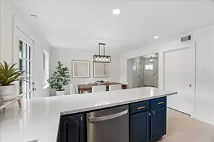 2406 Brooktree Dr, Houston, TX 77008 - Photo 14