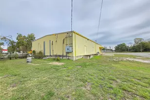 1616 Avenue F, Bay City, TX 77414 - Photo 12