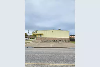 1616 Avenue F, Bay City, TX 77414 - Photo 4