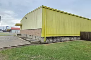 1616 Avenue F, Bay City, TX 77414 - Photo 6