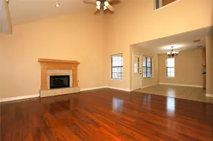 113 Silver Bay Ln, Lake Jackson, TX 77566 - Photo 2