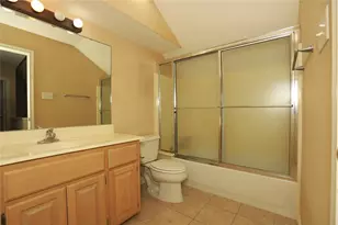 113 Silver Bay Ln, Lake Jackson, TX 77566 - Photo 12