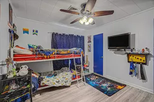 805 Trinity St, Anahuac, TX 77514 - Photo 10