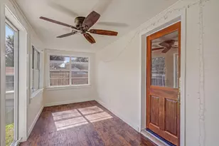 805 Trinity St, Anahuac, TX 77514 - Photo 4