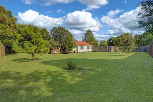 805 Trinity St, Anahuac, TX 77514 - Photo 22