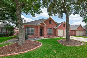 1815 Glen Oak Ct, Sugar Land, TX 77479 - Photo 2