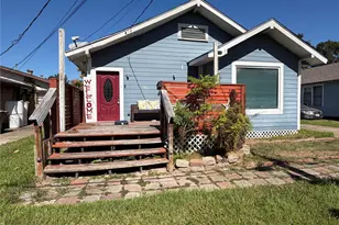 880 Prairie St, Beaumont, TX 77701 - Photo 1