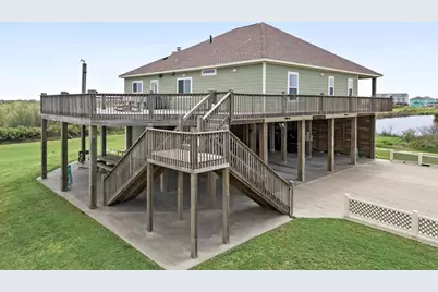 907 Thompson Drive, Gilchrist, TX 77617 - Photo 14