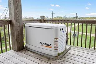 907 Thompson Dr, Gilchrist, TX 77617 - Photo 32