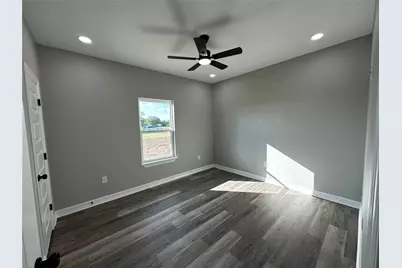 523 S Avenue F, Freeport, TX 77541 - Photo 14