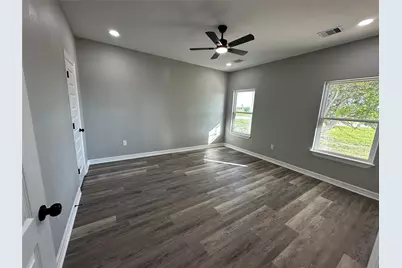 523 S Avenue F, Freeport, TX 77541 - Photo 18