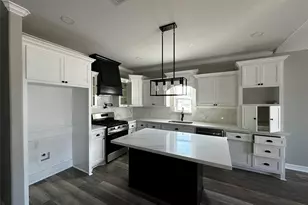 523 S Avenue F, Freeport, TX 77541 - Photo 6