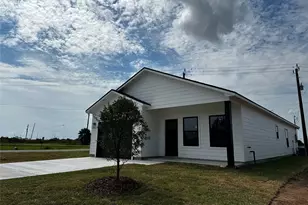 523 S Avenue F, Freeport, TX 77541 - Photo 1