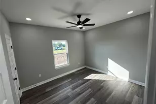 523 S Avenue F, Freeport, TX 77541 - Photo 16