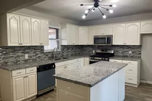 300 Hargett St, Clute, TX 77531 - Photo 8