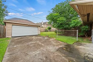 3722 Merrick St, Houston, TX 77025 - Photo 12