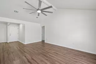 7110 Log View Dr, Houston, TX 77040 - Photo 6