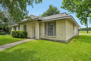 7110 Log View Dr, Houston, TX 77040 - Photo 2