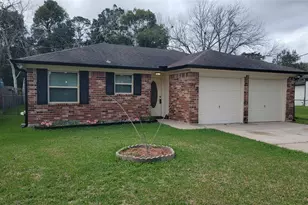 115 N Shirley St, Alvin, TX 77511 - Photo 1