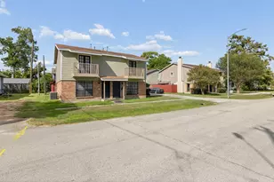 311 E 10th St, Houston, TX 77008 - Photo 1