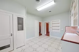 229 E Cedar St, Angleton, TX 77515 - Photo 16