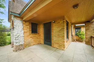 229 E Cedar St, Angleton, TX 77515 - Photo 22