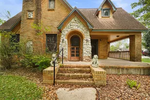229 E Cedar St, Angleton, TX 77515 - Photo 1