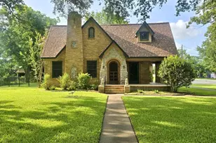 229 E Cedar St, Angleton, TX 77515 - Photo 2