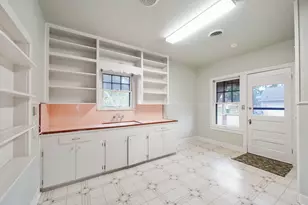 229 E Cedar St, Angleton, TX 77515 - Photo 14