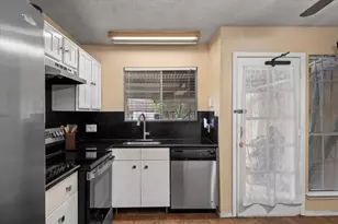 9522 Wellsworth Dr, Houston, TX 77083 - Photo 6
