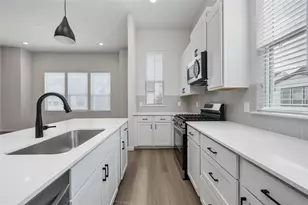 13 Fulton Row Ln, Houston, TX 77076 - Photo 8