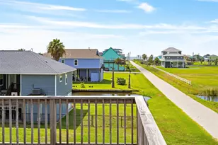 955 Townsend Dr, Crystal Beach, TX 77650 - Photo 8