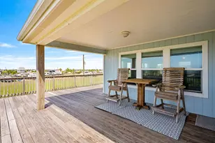 955 Townsend Dr, Crystal Beach, TX 77650 - Photo 10