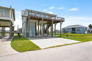 955 Townsend Dr, Port Bolivar, TX 77650 - Photo 1