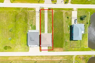 955 Townsend Dr, Crystal Beach, TX 77650 - Photo 2