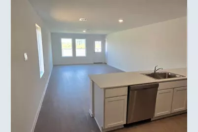 666 Maria Elena Way, Cleveland, TX 77327 - Photo 2