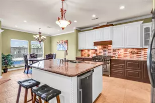 101 Deerwood Dr, Lake Jackson, TX 77566 - Photo 12