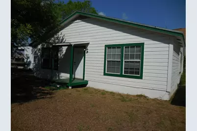 628 Austin Street W, Matagorda, TX 77457 - Photo 2