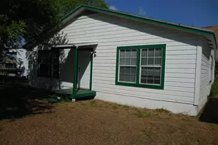 628 Austin St W, Matagorda, TX 77457 - Photo 2