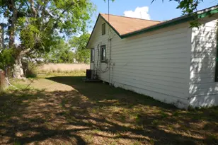 628 Austin St W, Matagorda, TX 77457 - Photo 4