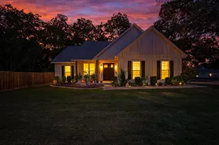 502 Tall Timber Dr, West Columbia, TX 77486 - Photo 2